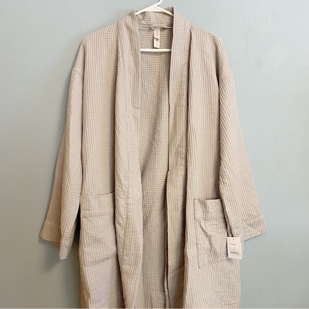 🆕 auden robe
